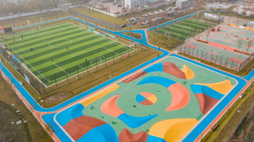 济南西客站片区闲置地块建公园滑板赛道初具规模(图1)